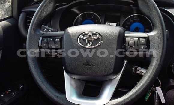 Sayi Imported Toyota Hilux White Mota in Import - Dubai a Benin Sayi Imported Toyota Hilux White Mota in Import - Dubai a Benin