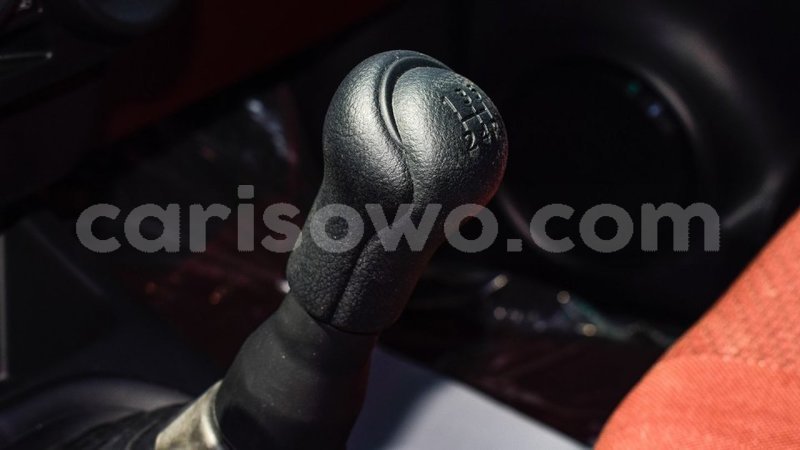 Big with watermark toyota hilux benign import dubai 7709