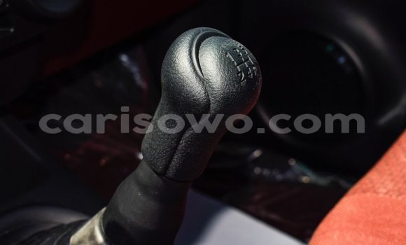 Sayi Imported Toyota Hilux White Mota in Import - Dubai a Benin Sayi Imported Toyota Hilux White Mota in Import - Dubai a Benin