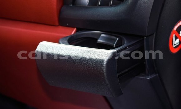 Sayi Imported Toyota Hilux White Mota in Import - Dubai a Benin Sayi Imported Toyota Hilux White Mota in Import - Dubai a Benin