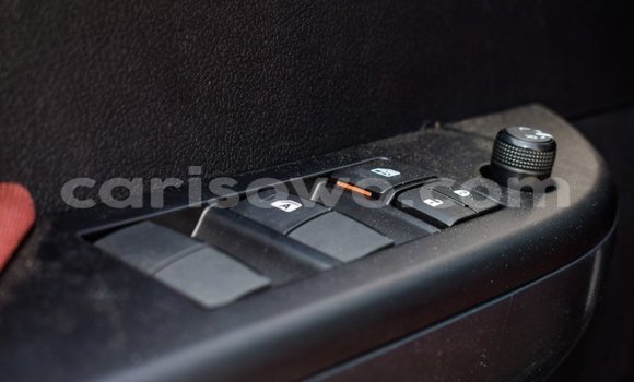 Sayi Imported Toyota Hilux White Mota in Import - Dubai a Benin Sayi Imported Toyota Hilux White Mota in Import - Dubai a Benin