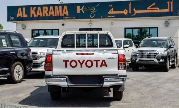 Sayi Imported Toyota Hilux White Mota in Import - Dubai a Benin Sayi Imported Toyota Hilux White Mota in Import - Dubai a Benin