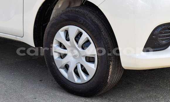 Sayi Imported Toyota Hilux White Mota in Import - Dubai a Benin Sayi Imported Toyota Hilux White Mota in Import - Dubai a Benin