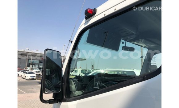 Sayi Imported Mitsubishi Carisma White Mota in Import - Dubai a Benin Sayi Imported Mitsubishi Carisma White Mota in Import - Dubai a Benin