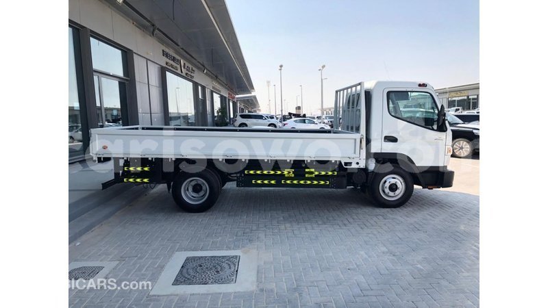 Big with watermark mitsubishi carisma benign import dubai 7715