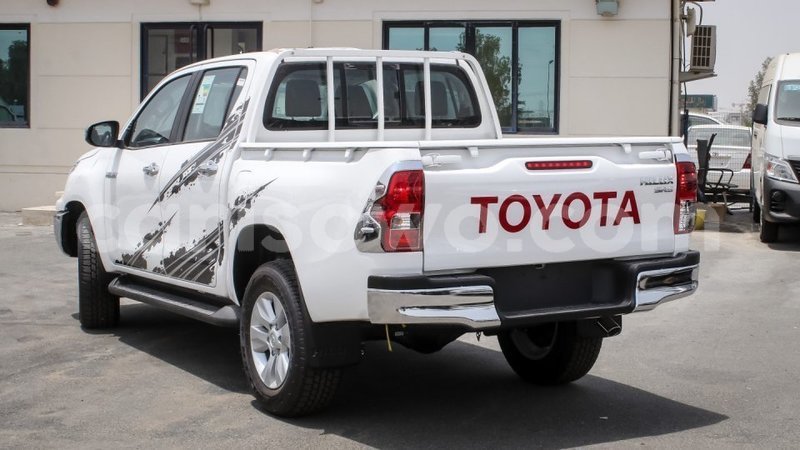 Big with watermark toyota hilux benign import dubai 7716