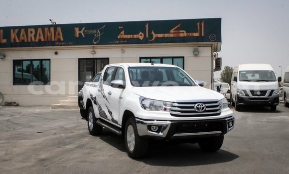 Sayi Imported Toyota Hilux White Mota in Import - Dubai a Benin Sayi Imported Toyota Hilux White Mota in Import - Dubai a Benin