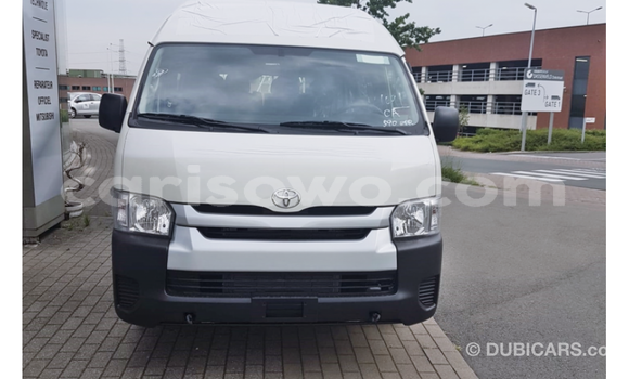 Acheter Import Voiture Toyota Hiace Blanc à Import - Dubai, Benin Acheter Import Voiture Toyota Hiace Blanc à Import - Dubai, Benin