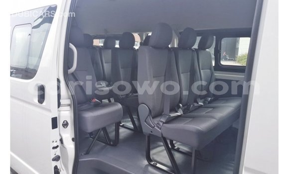 Acheter Import Voiture Toyota Hiace Blanc à Import - Dubai, Benin Acheter Import Voiture Toyota Hiace Blanc à Import - Dubai, Benin