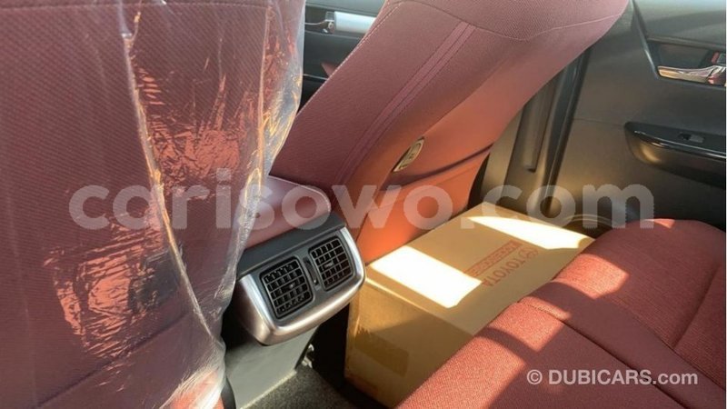 Big with watermark toyota hilux benign import dubai 7724