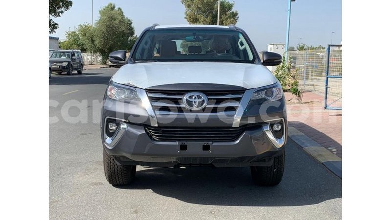 Big with watermark toyota fortuner benign import dubai 7727