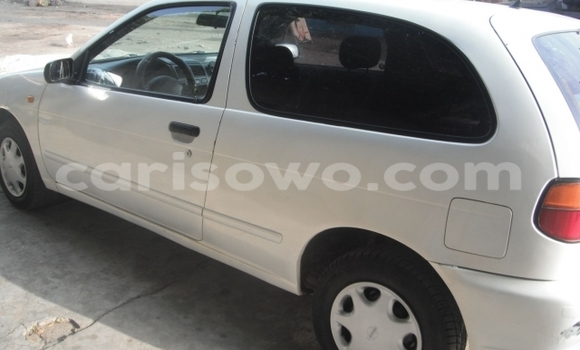 Sayi Na hannu Nissan Almera White Mota in Cotonou a Benin