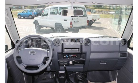 Acheter Import Voiture Toyota Land Cruiser Blanc à Import - Dubai, Benin Acheter Import Voiture Toyota Land Cruiser Blanc à Import - Dubai, Benin