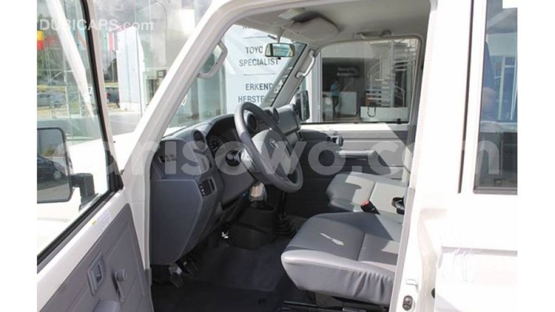 Big with watermark toyota land cruiser benign import dubai 7728