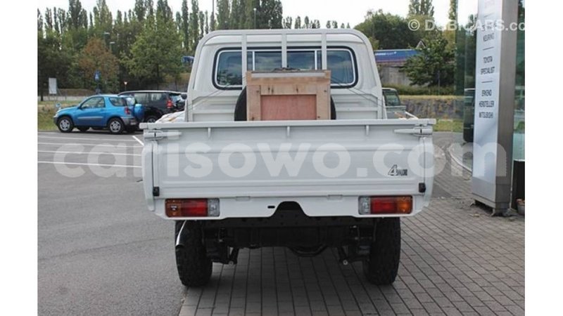 Big with watermark toyota land cruiser benign import dubai 7728