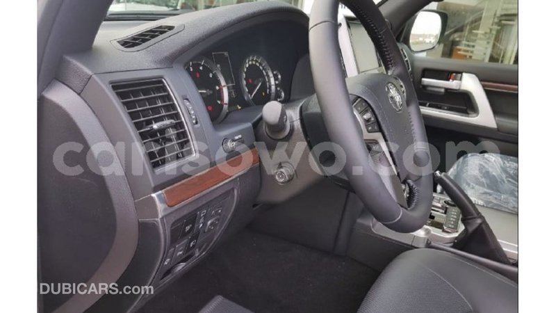 Big with watermark toyota land cruiser benin import dubai 7729