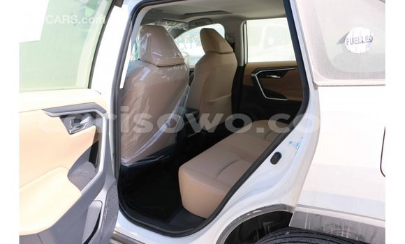 Sayi Imported Toyota HiAce White Babbar mota in Import - Dubai a Benin Sayi Imported Toyota HiAce White Babbar mota in Import - Dubai a Benin