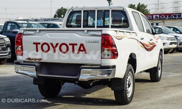 Ra Imported Toyota Hilux funfun Ọkọ̀ in Import - Dubai ni Benin Ra Imported Toyota Hilux funfun Ọkọ̀ in Import - Dubai ni Benin