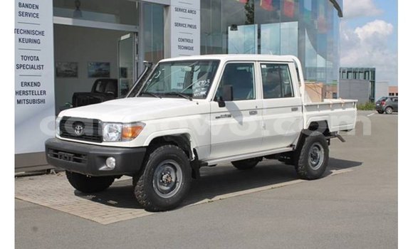 Acheter Import Voiture Toyota Land Cruiser Blanc à Import - Dubai, Benin Acheter Import Voiture Toyota Land Cruiser Blanc à Import - Dubai, Benin