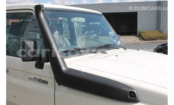 Acheter Import Voiture Toyota Land Cruiser Blanc à Import - Dubai, Benin Acheter Import Voiture Toyota Land Cruiser Blanc à Import - Dubai, Benin