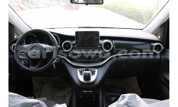 Sayi Imported Mercedes-Benz 250 Black Mota in Import - Dubai a Benin Sayi Imported Mercedes-Benz 250 Black Mota in Import - Dubai a Benin