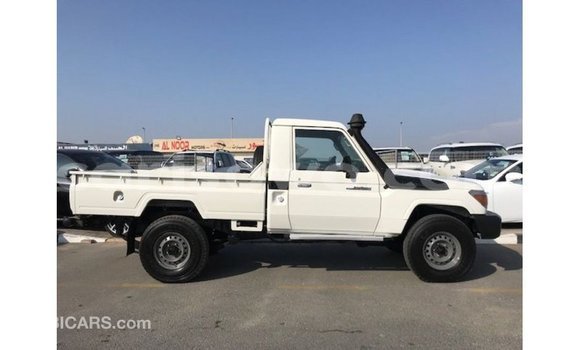 Buy Import Toyota Land Cruiser White Car in Import - Dubai in Benign Buy Import Toyota Land Cruiser White Car in Import - Dubai in Benign