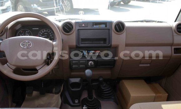 Acheter Import Voiture Toyota Land Cruiser Beige à Import - Dubai, Benin Acheter Import Voiture Toyota Land Cruiser Beige à Import - Dubai, Benin