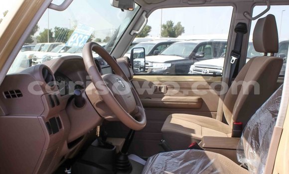 Acheter Import Voiture Toyota Land Cruiser Beige à Import - Dubai, Benin Acheter Import Voiture Toyota Land Cruiser Beige à Import - Dubai, Benin