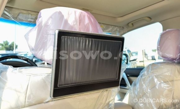 Acheter Import Voiture Toyota Land Cruiser Blanc à Import - Dubai, Benin Acheter Import Voiture Toyota Land Cruiser Blanc à Import - Dubai, Benin