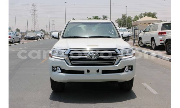 Acheter Import Voiture Toyota Land Cruiser Blanc à Import - Dubai, Benin Acheter Import Voiture Toyota Land Cruiser Blanc à Import - Dubai, Benin