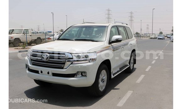 Acheter Import Voiture Toyota Land Cruiser Blanc à Import - Dubai, Benin Acheter Import Voiture Toyota Land Cruiser Blanc à Import - Dubai, Benin