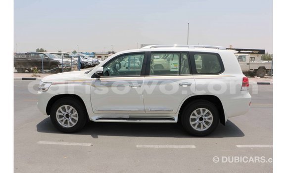 Acheter Import Voiture Toyota Land Cruiser Blanc à Import - Dubai, Benin Acheter Import Voiture Toyota Land Cruiser Blanc à Import - Dubai, Benin