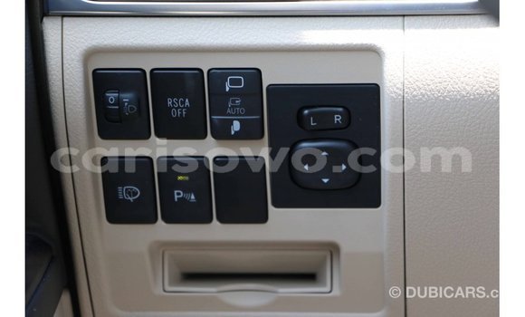 Acheter Import Voiture Toyota Land Cruiser Blanc à Import - Dubai, Benin Acheter Import Voiture Toyota Land Cruiser Blanc à Import - Dubai, Benin