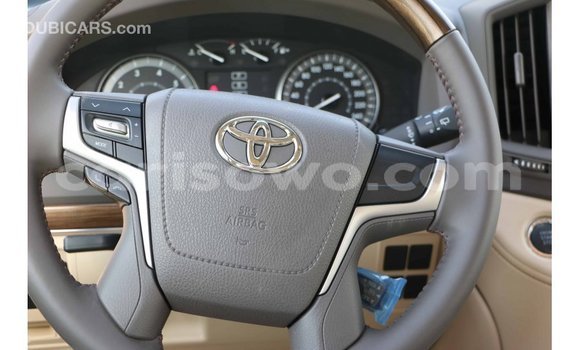 Acheter Import Voiture Toyota Land Cruiser Noir à Import - Dubai, Benin Acheter Import Voiture Toyota Land Cruiser Noir à Import - Dubai, Benin