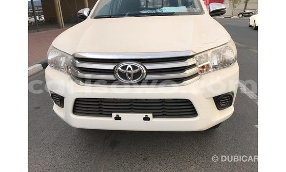 Acheter Import Voiture Toyota Hilux Blanc à Import - Dubai, Benin Acheter Import Voiture Toyota Hilux Blanc à Import - Dubai, Benin
