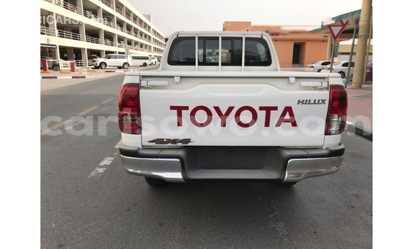 Acheter Import Voiture Toyota Hilux Blanc à Import - Dubai, Benin Acheter Import Voiture Toyota Hilux Blanc à Import - Dubai, Benin