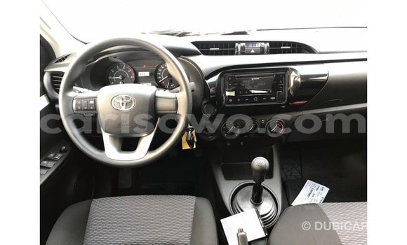 Acheter Import Voiture Toyota Hilux Blanc à Import - Dubai, Benin Acheter Import Voiture Toyota Hilux Blanc à Import - Dubai, Benin