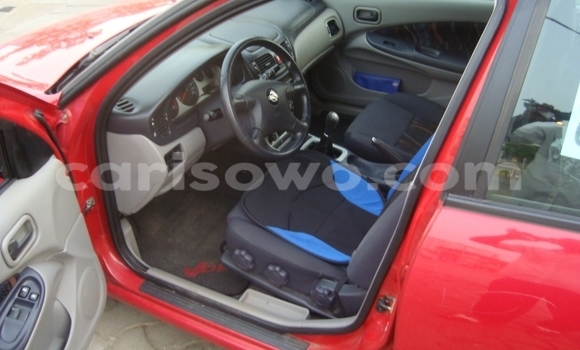Sayi Na hannu Nissan Almera Red Mota in zo a Benin
