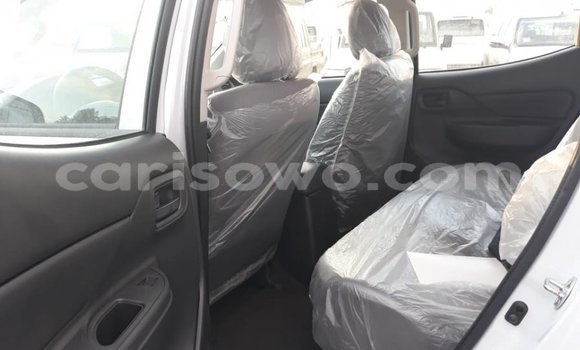 Sayi Imported Mitsubishi L200 White Mota in Import - Dubai a Benin Sayi Imported Mitsubishi L200 White Mota in Import - Dubai a Benin