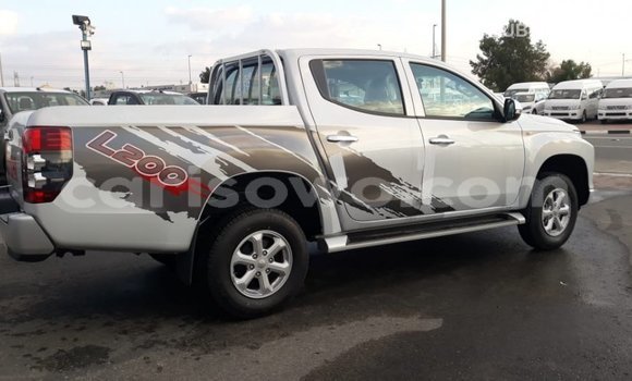 Sayi Imported Mitsubishi L200 White Mota in Import - Dubai a Benin Sayi Imported Mitsubishi L200 White Mota in Import - Dubai a Benin