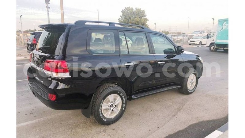 Big with watermark toyota land cruiser benin import dubai 7768