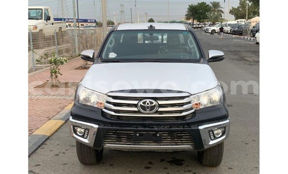 Acheter Import Voiture Toyota Hilux Noir à Import - Dubai, Benin Acheter Import Voiture Toyota Hilux Noir à Import - Dubai, Benin