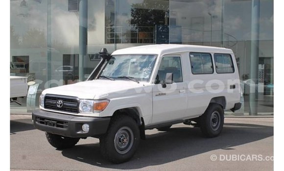 Acheter Import Voiture Toyota Land Cruiser Blanc à Import - Dubai, Benin Acheter Import Voiture Toyota Land Cruiser Blanc à Import - Dubai, Benin