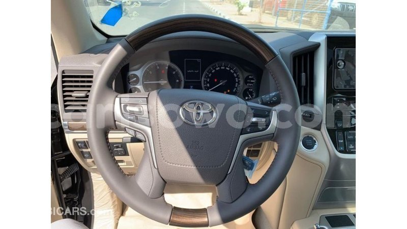 Big with watermark toyota land cruiser benin import dubai 7777