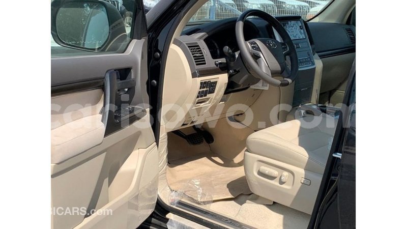 Big with watermark toyota land cruiser benin import dubai 7777