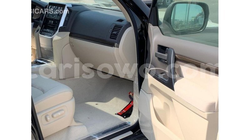 Big with watermark toyota land cruiser benin import dubai 7777
