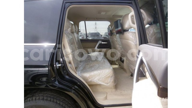 Big with watermark toyota land cruiser benign import dubai 7787