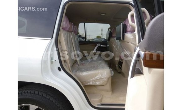 Buy Import Toyota Land Cruiser White Car in Import - Dubai in Benign Buy Import Toyota Land Cruiser White Car in Import - Dubai in Benign