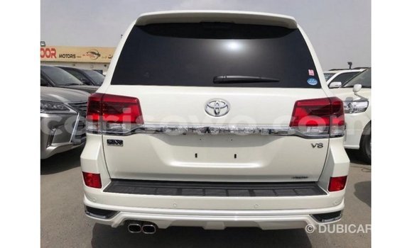 Acheter Import Voiture Toyota Land Cruiser Blanc à Import - Dubai, Benin Acheter Import Voiture Toyota Land Cruiser Blanc à Import - Dubai, Benin