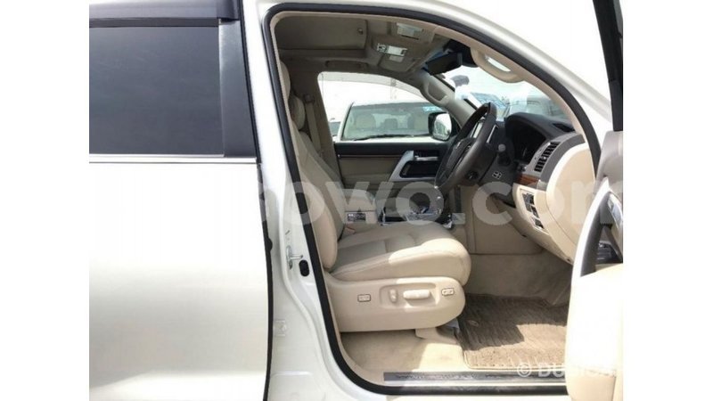 Big with watermark toyota land cruiser benign import dubai 7796